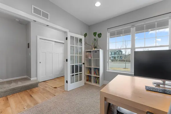 3857 Dakota CT, Chaska, MN 55318