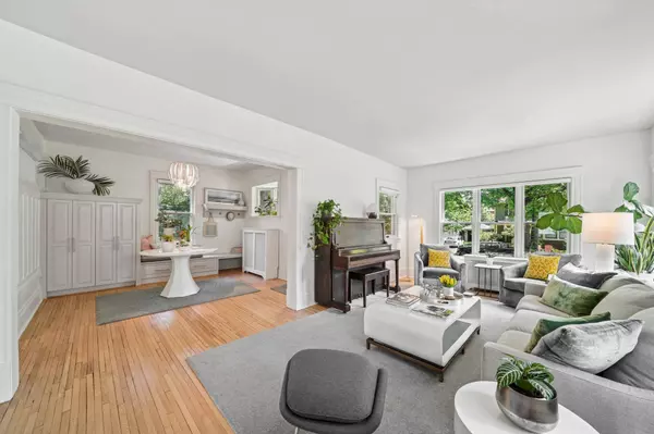 2400 Lake PL, Minneapolis, MN 55405