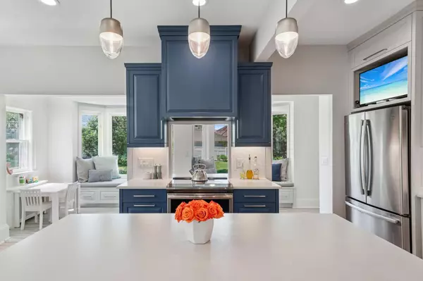 2400 Lake PL, Minneapolis, MN 55405