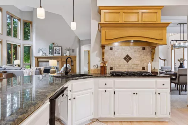 18034 Tamarack DR, Minnetonka, MN 55345