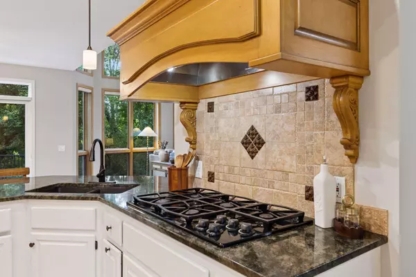 18034 Tamarack DR, Minnetonka, MN 55345