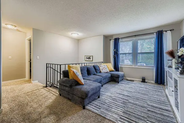 6783 8th ST N, Oakdale, MN 55128