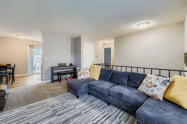 6783 8th ST N, Oakdale, MN 55128