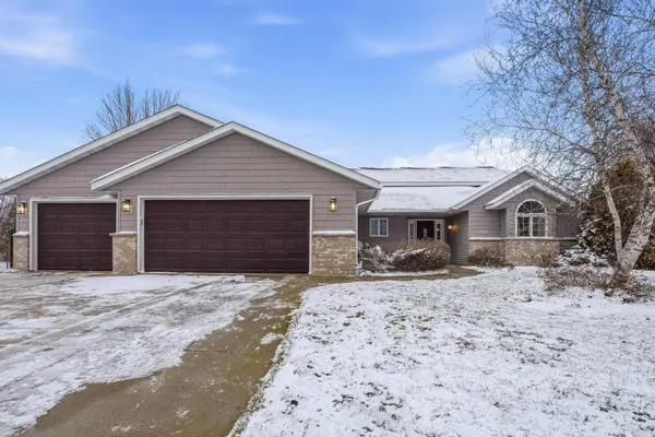 1705 Vale CT, Faribault, MN 55021