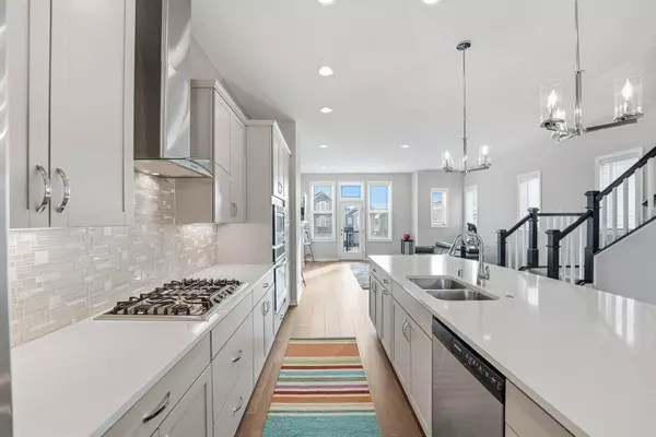 8146 Balsam LN N, Maple Grove, MN 55369