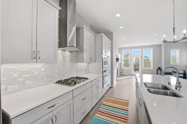 8146 Balsam LN N, Maple Grove, MN 55369