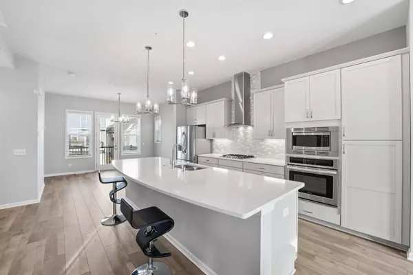 8146 Balsam LN N, Maple Grove, MN 55369