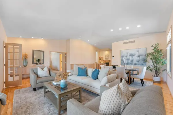8945 Hilloway RD, Eden Prairie, MN 55347