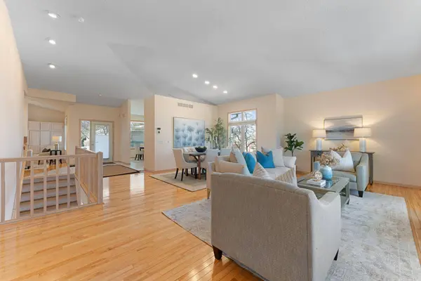 8945 Hilloway RD, Eden Prairie, MN 55347