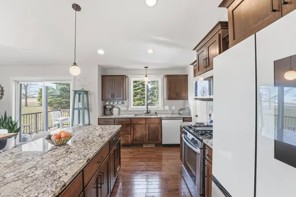 932 Forest Edge DR, Jordan, MN 55352