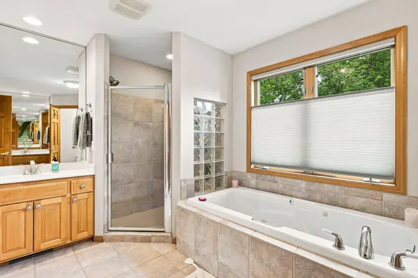 1601 Hidden Pond LN, Victoria, MN 55386