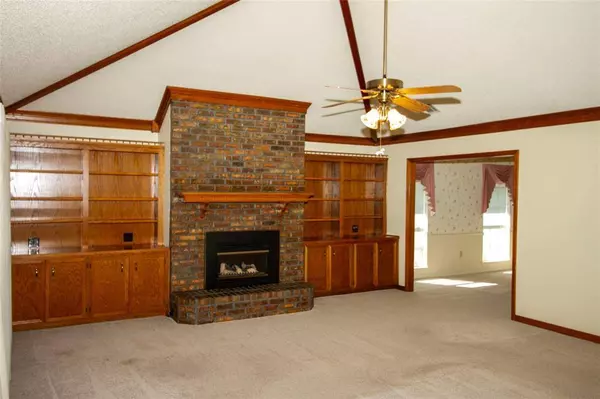 408 Maple Ridge Drive, Bossier City, LA 71111