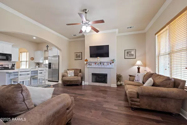 121 Pettigrove DR, Youngsville, LA 70592