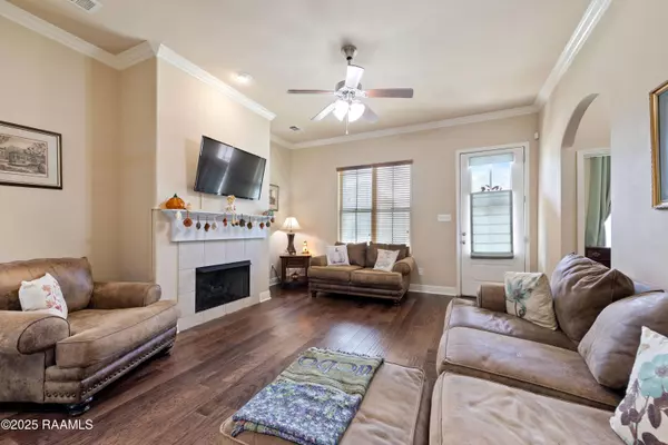 121 Pettigrove DR, Youngsville, LA 70592