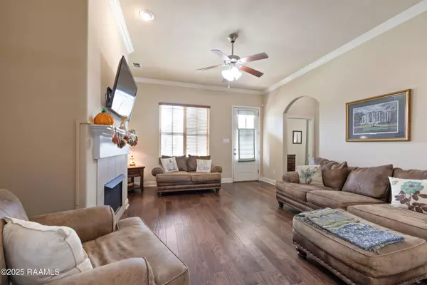 121 Pettigrove DR, Youngsville, LA 70592