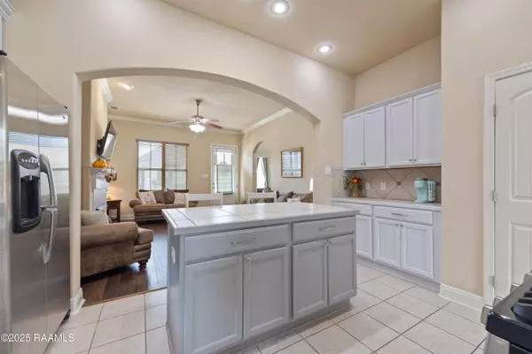 121 Pettigrove DR, Youngsville, LA 70592