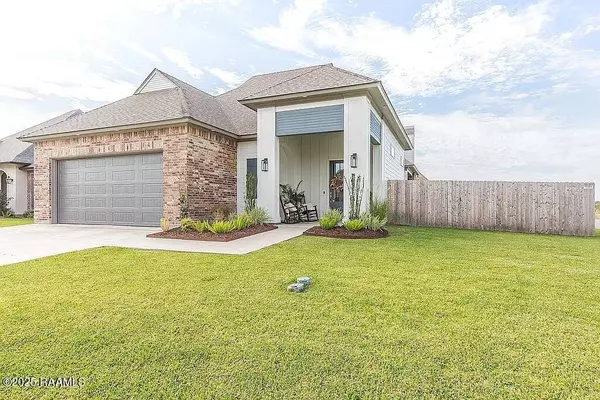 400 Misty Wind DR, Broussard, LA 70518