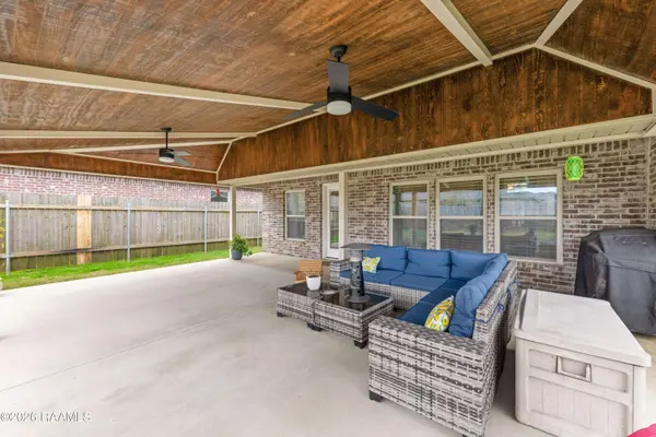 207 Mintmere LN, Youngsville, LA 70592