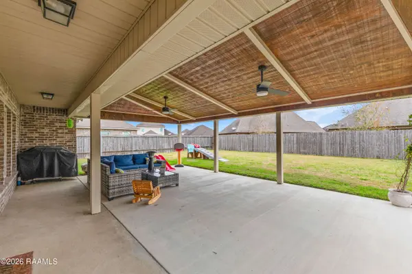 207 Mintmere LN, Youngsville, LA 70592