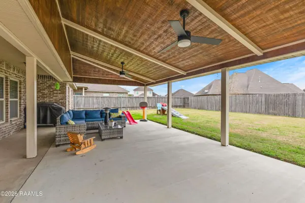 207 Mintmere LN, Youngsville, LA 70592