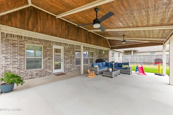 207 Mintmere LN, Youngsville, LA 70592