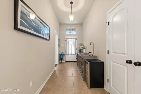 207 Mintmere LN, Youngsville, LA 70592