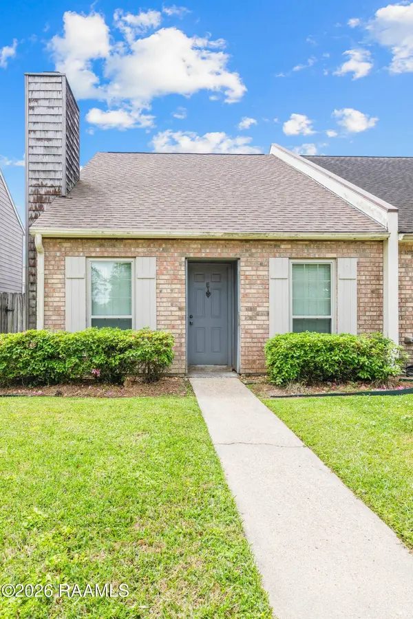 107 Williamsburg CIR #E, Lafayette, LA 70508