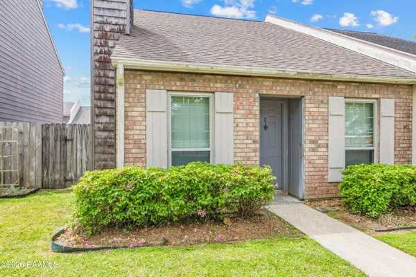107 Williamsburg CIR #E, Lafayette, LA 70508