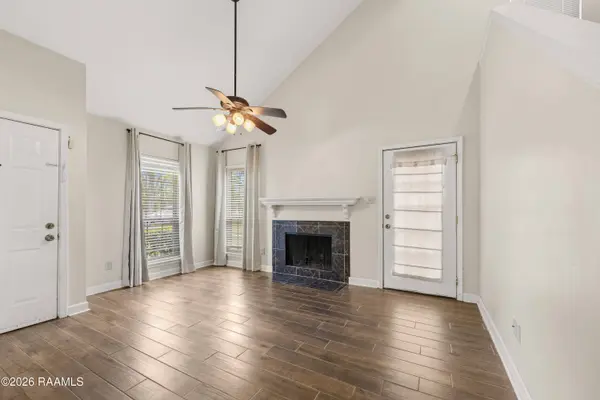 107 Williamsburg CIR #E, Lafayette, LA 70508
