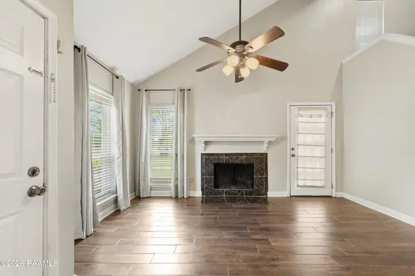 107 Williamsburg CIR #E, Lafayette, LA 70508