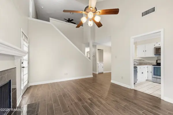 107 Williamsburg CIR #E, Lafayette, LA 70508