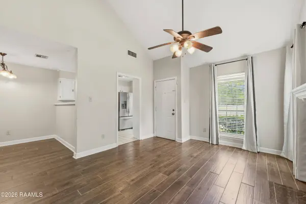 107 Williamsburg CIR #E, Lafayette, LA 70508