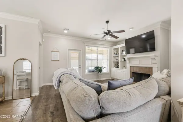 135 Legend Creek DR, Youngsville, LA 70592