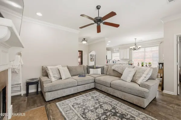 135 Legend Creek DR, Youngsville, LA 70592