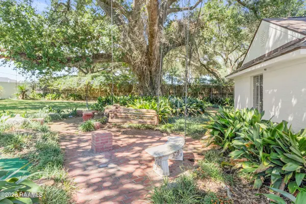 319 Crestlawn DR, Lafayette, LA 70503