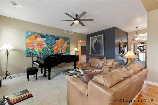 7402 HAWTHORNE DR, Cheyenne, WY 82009