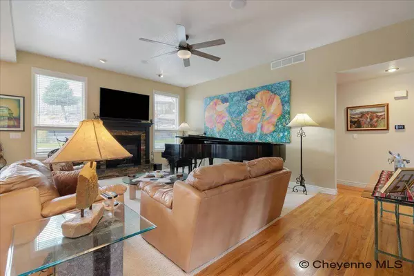 7402 HAWTHORNE DR, Cheyenne, WY 82009