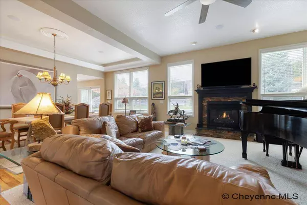 7402 HAWTHORNE DR, Cheyenne, WY 82009