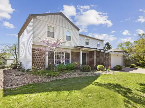 916 Cambridge DR, Libertyville, IL 60048