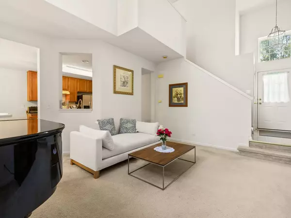 124 W Buckingham DR, Round Lake, IL 60073