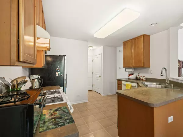 124 W Buckingham DR, Round Lake, IL 60073