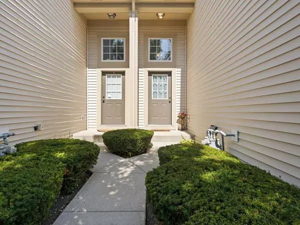 124 W Buckingham DR, Round Lake, IL 60073