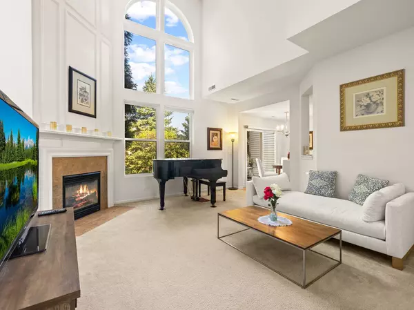 124 W Buckingham DR, Round Lake, IL 60073