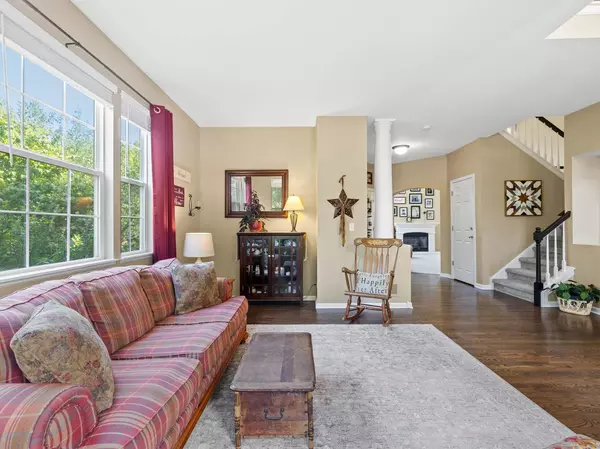 6161 Oakmont LN, Gurnee, IL 60031