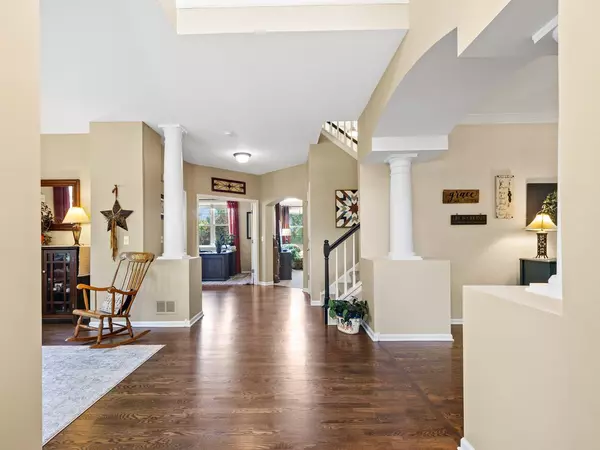 6161 Oakmont LN, Gurnee, IL 60031