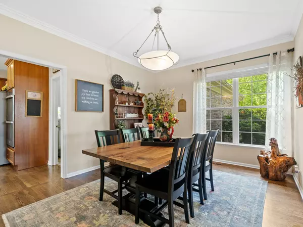 6161 Oakmont LN, Gurnee, IL 60031