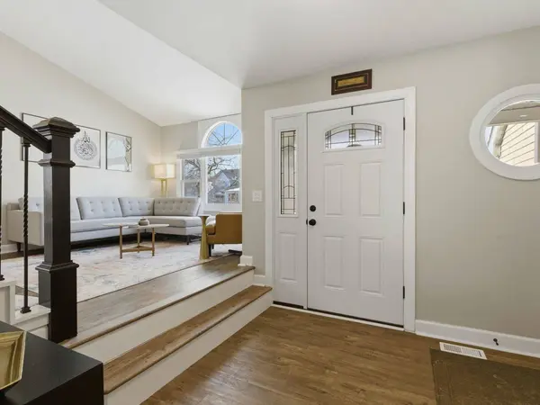 539 Newberry DR, Elk Grove Village, IL 60007