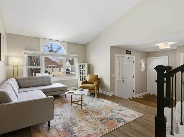 539 Newberry DR, Elk Grove Village, IL 60007