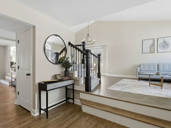 539 Newberry DR, Elk Grove Village, IL 60007