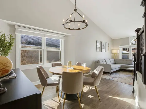 539 Newberry DR, Elk Grove Village, IL 60007